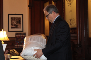 Joe Ferrara, President DeGioia's Chief of Staff, receives GSC's demands and package. / Photo: Esmeralda Huerta